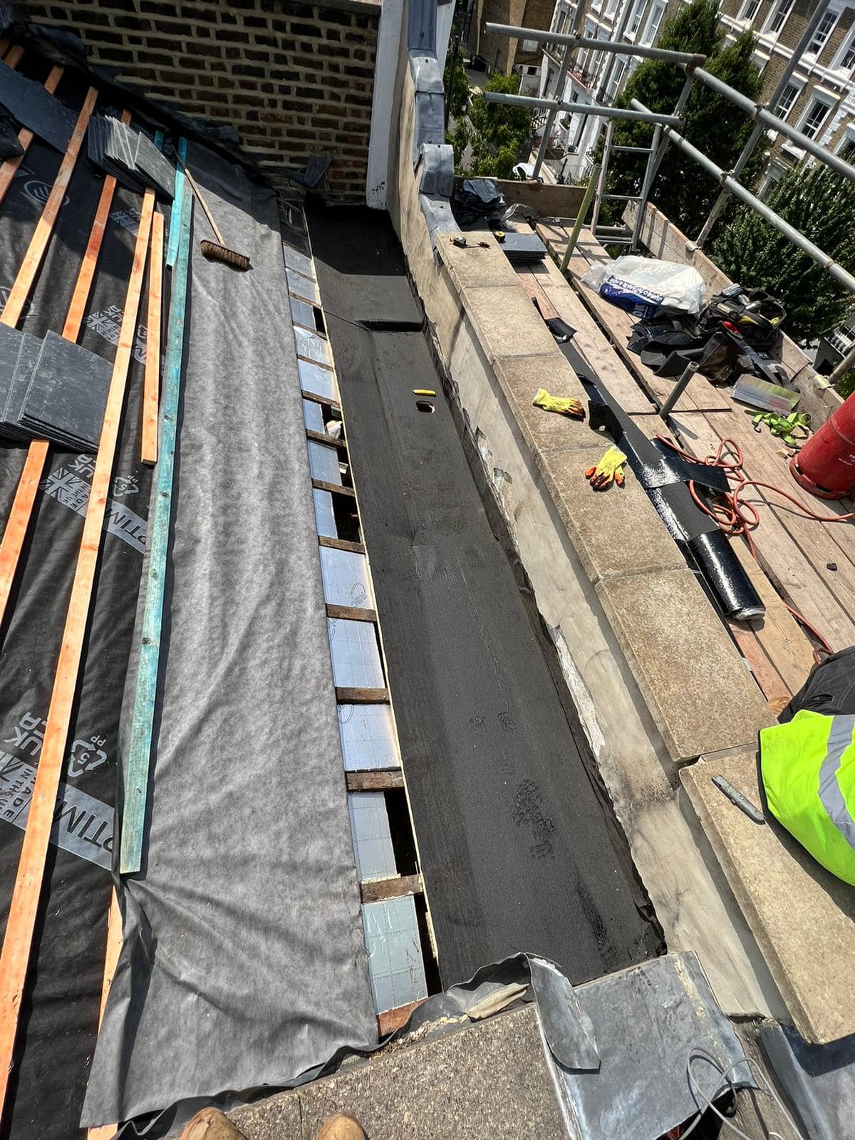 Commercial roof restoration in Canary Wharf